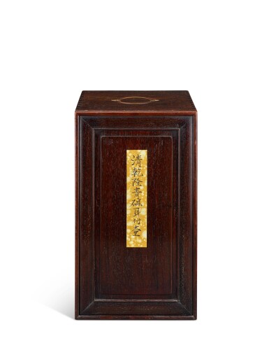 A fine and rare Ge-type hu-form vase, Seal mark and period of Qianlong view 4